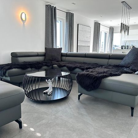 Ferienwohnung Black White Raubling Zewnętrze zdjęcie