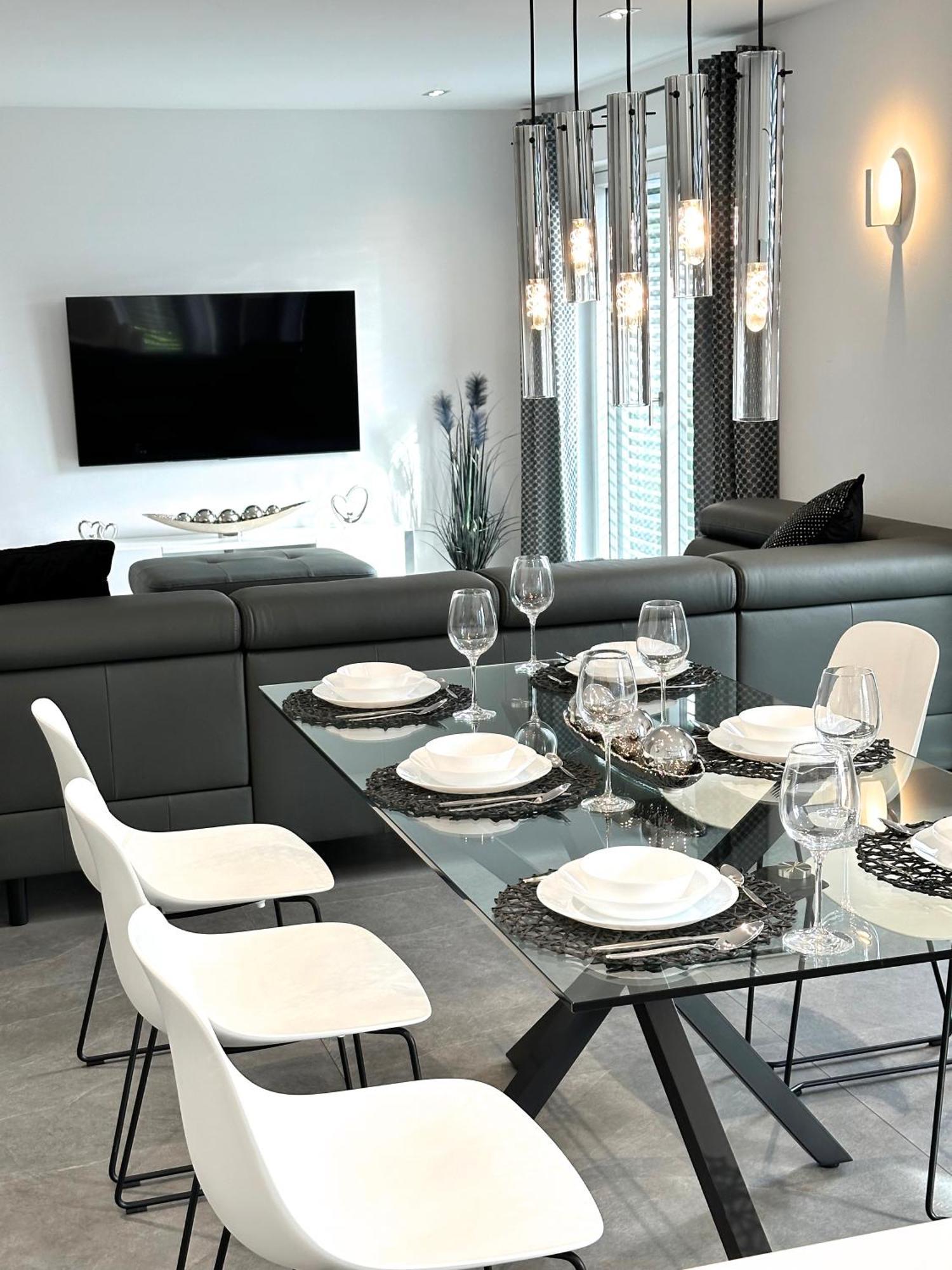 Ferienwohnung Black White Raubling Zewnętrze zdjęcie
