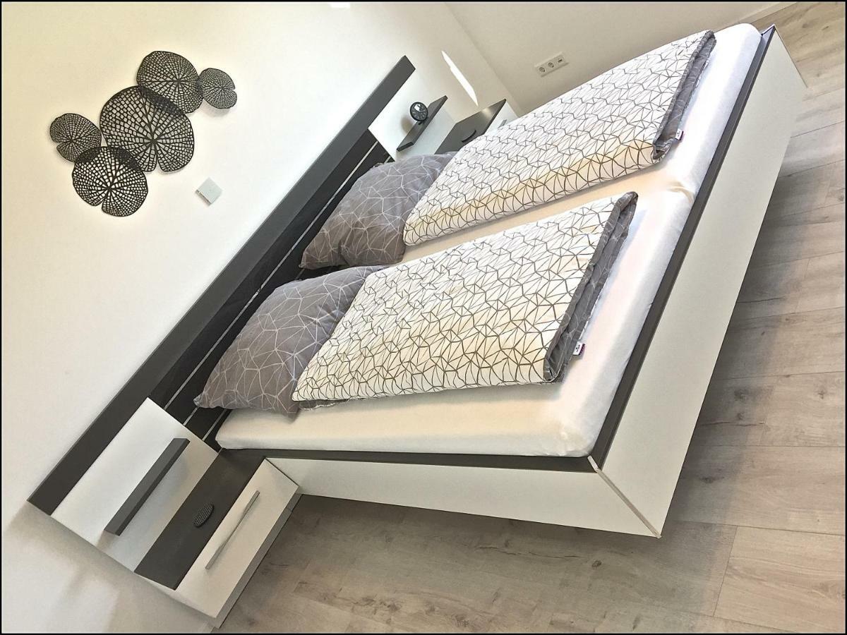 Ferienwohnung Black White Raubling Zewnętrze zdjęcie