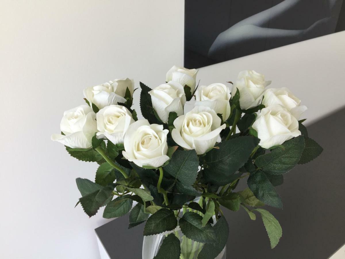 Ferienwohnung Black White Raubling Zewnętrze zdjęcie