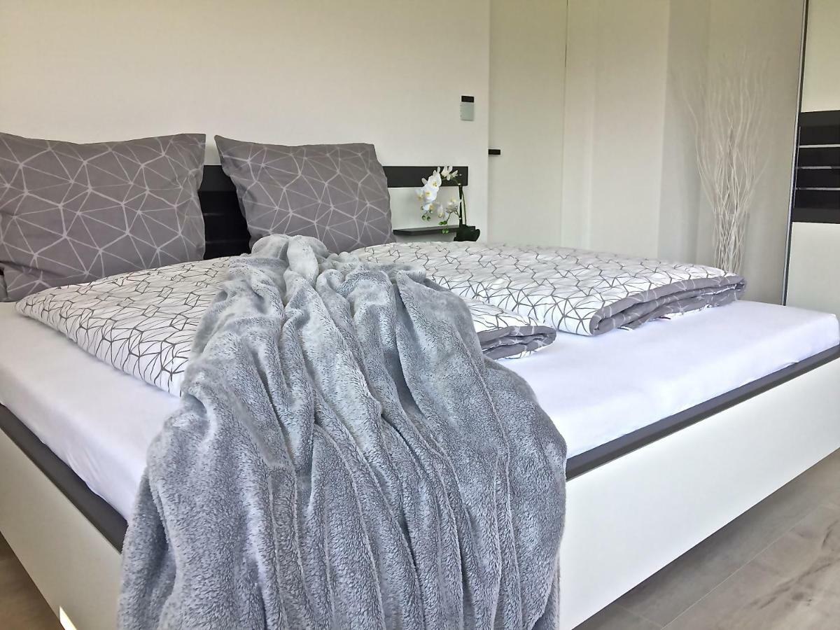 Ferienwohnung Black White Raubling Zewnętrze zdjęcie