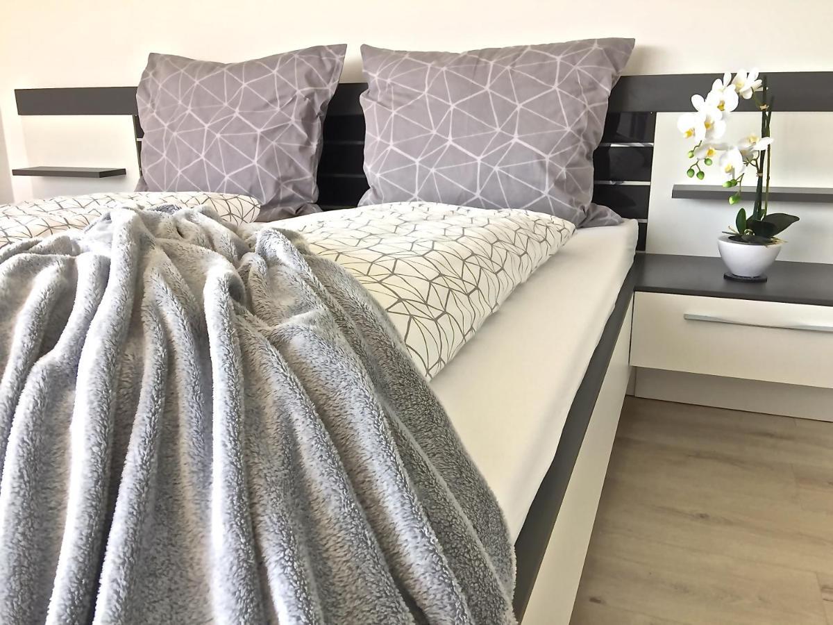 Ferienwohnung Black White Raubling Zewnętrze zdjęcie